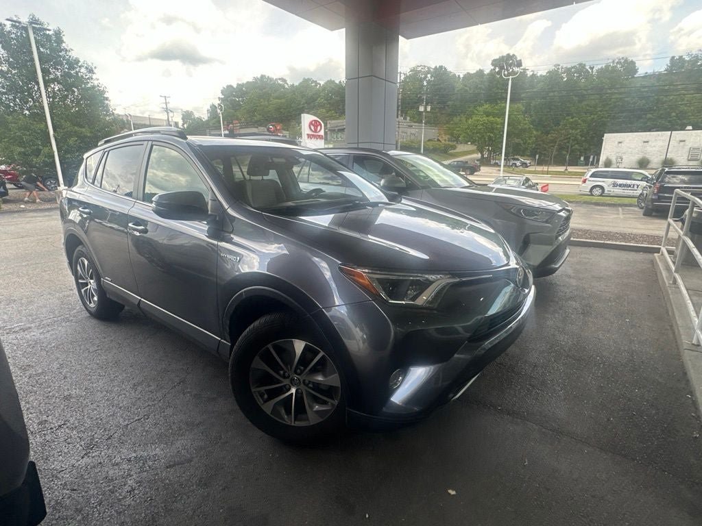 Used 2017 Toyota RAV4 XLE w/ Carpet Mat Package AWD/4WD image 2