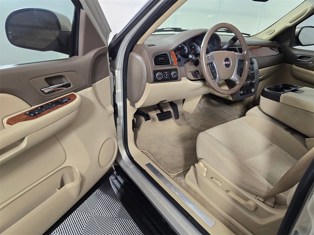 Used 2008 GMC Yukon SLE w/ Exterior Appearance Package image 24