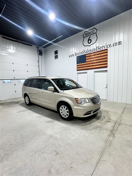 Used 2013 Chrysler Town & Country Touring FWD image 1