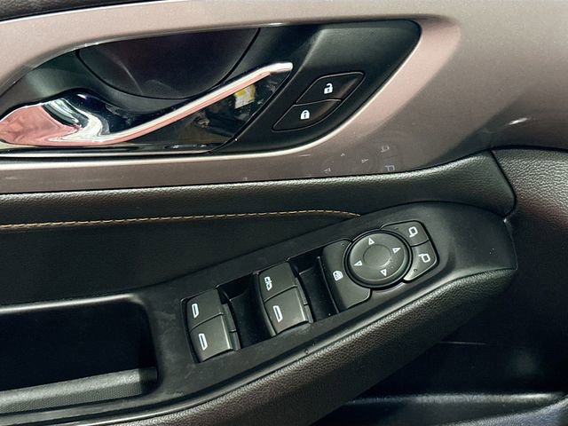 Used 2019 Chevrolet Traverse LT image 18