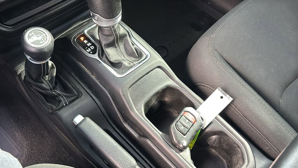 Used 2019 Jeep Wrangler Unlimited Sahara image 21