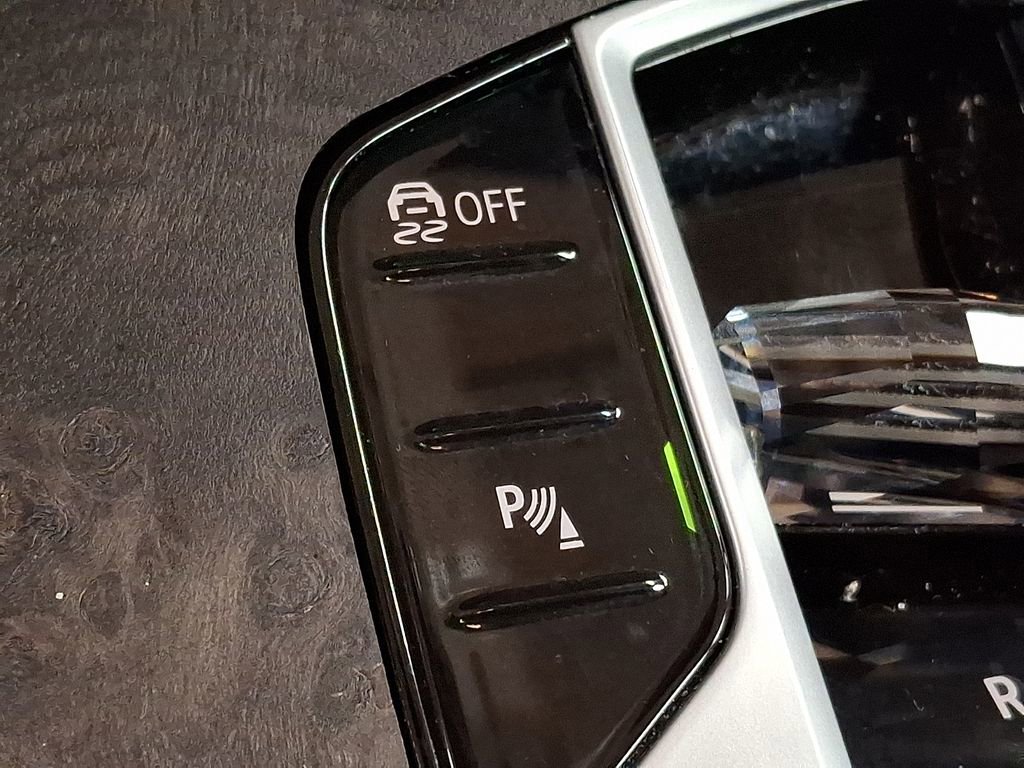 Certified 2023 BMW X7 xDrive40i w/ Executive Package image 18