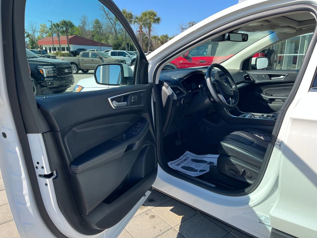 Used 2024 Ford Edge Titanium image 10