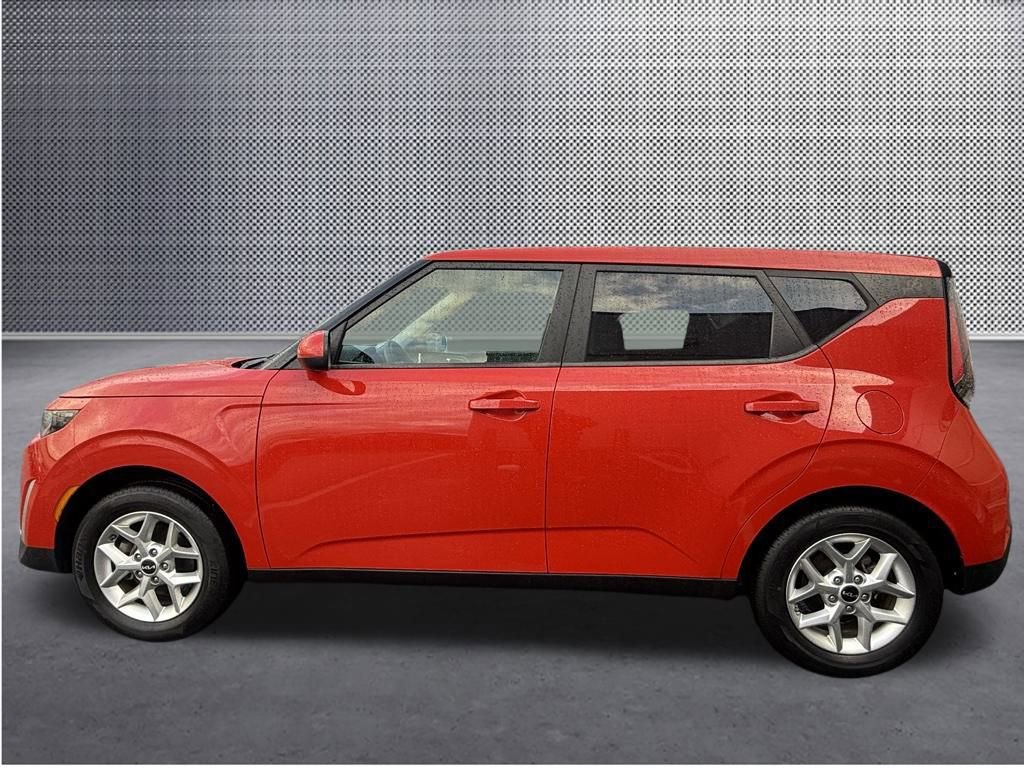 Used 2023 Kia Soul LX w/ LX Technology Package image 4