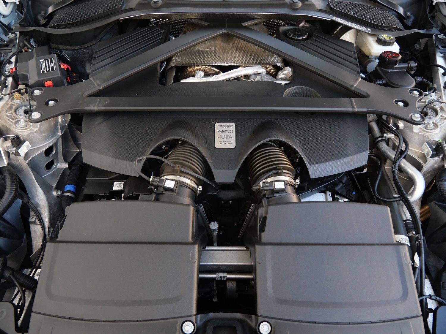 Used 2025 Aston Martin V8 Vantage Coupe image 22