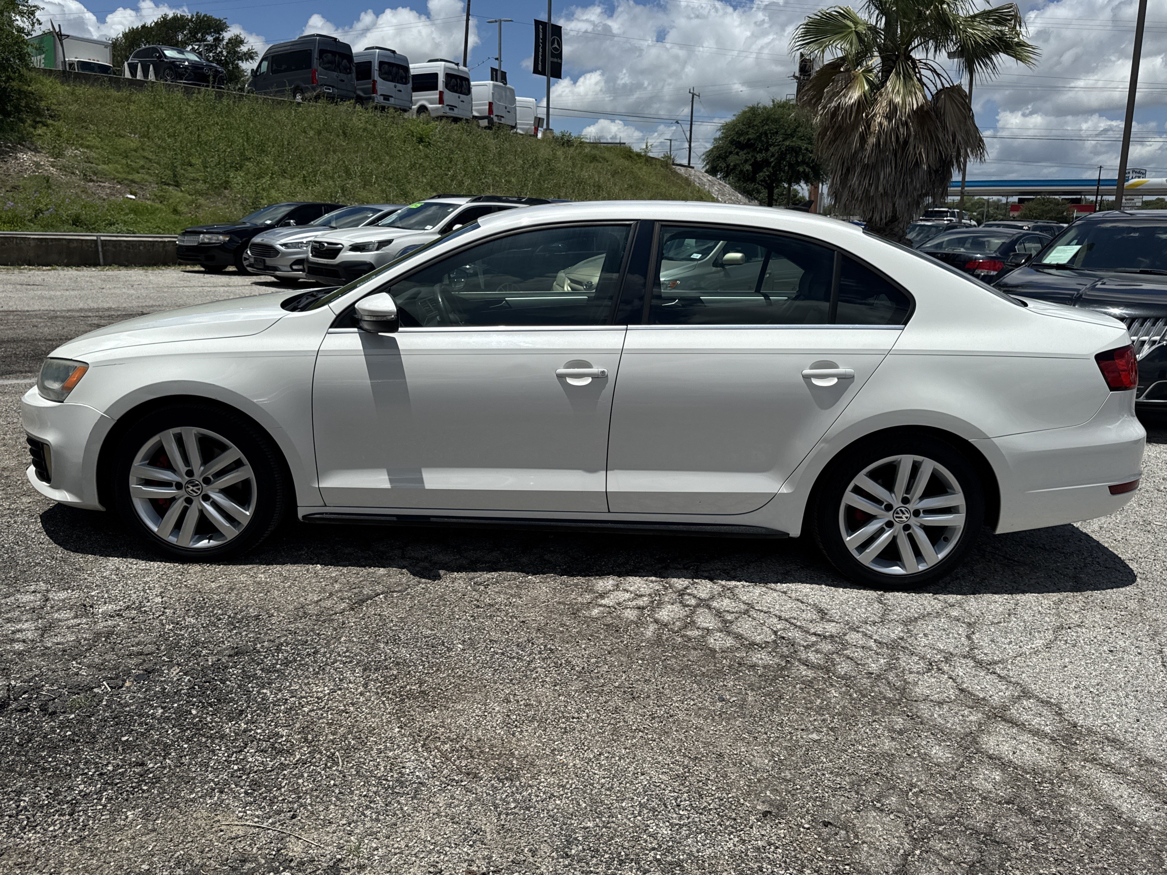 Used 2012 Volkswagen Jetta GLI FWD image 6