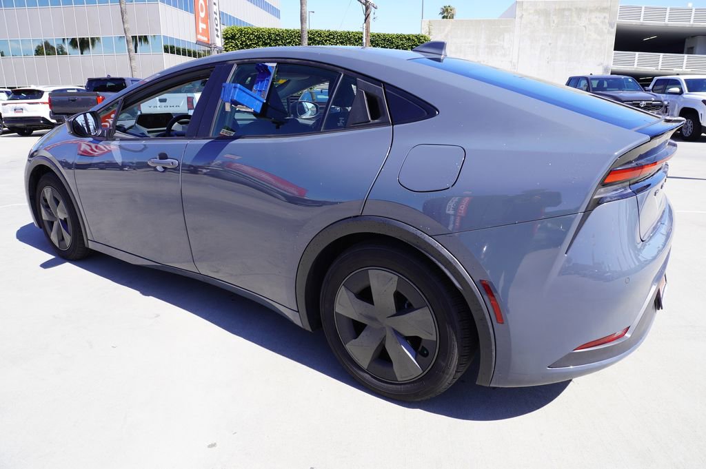 Used 2025 Toyota Prius LE image 5