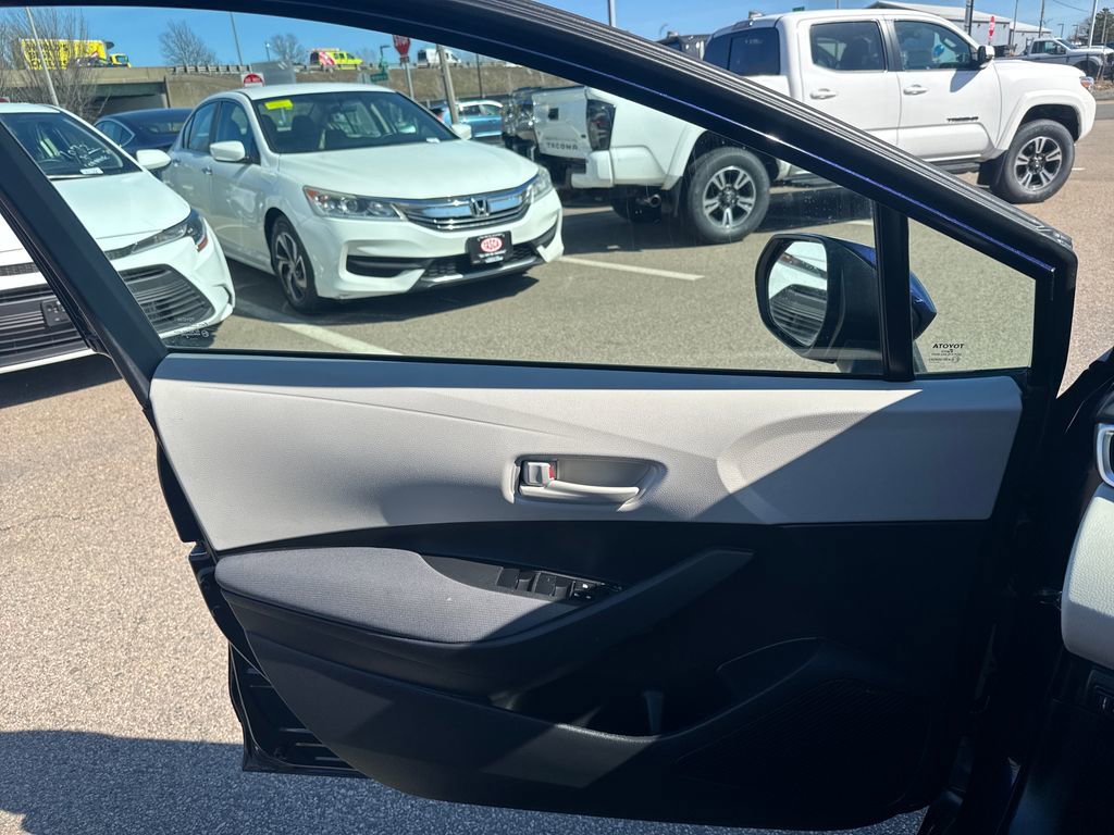 Used 2022 Toyota Corolla LE FWD image 31