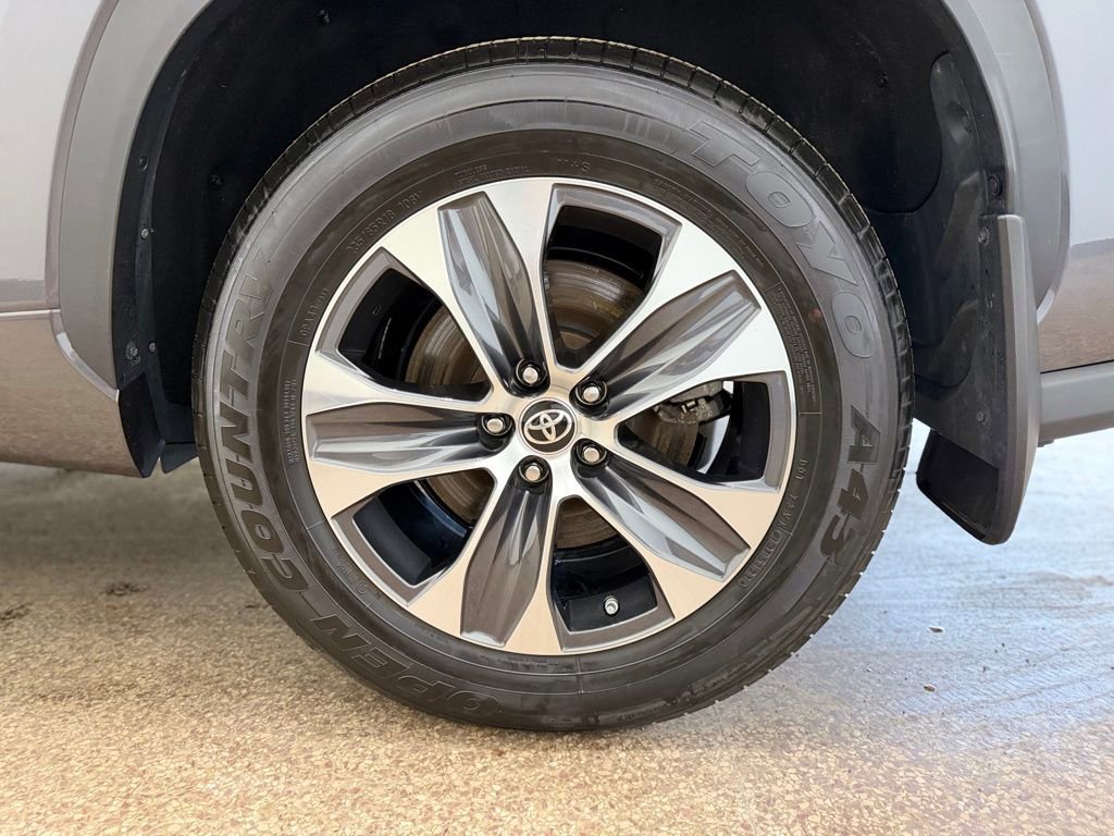 Used 2022 Toyota Highlander XLE image 30