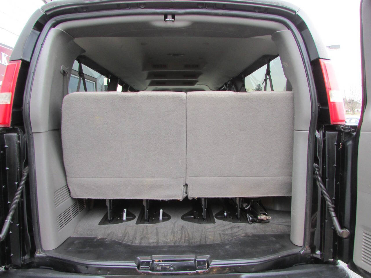 Used 2016 Chevrolet Express 3500 LT w/ LT Preferred Equipment Group RWD image 4