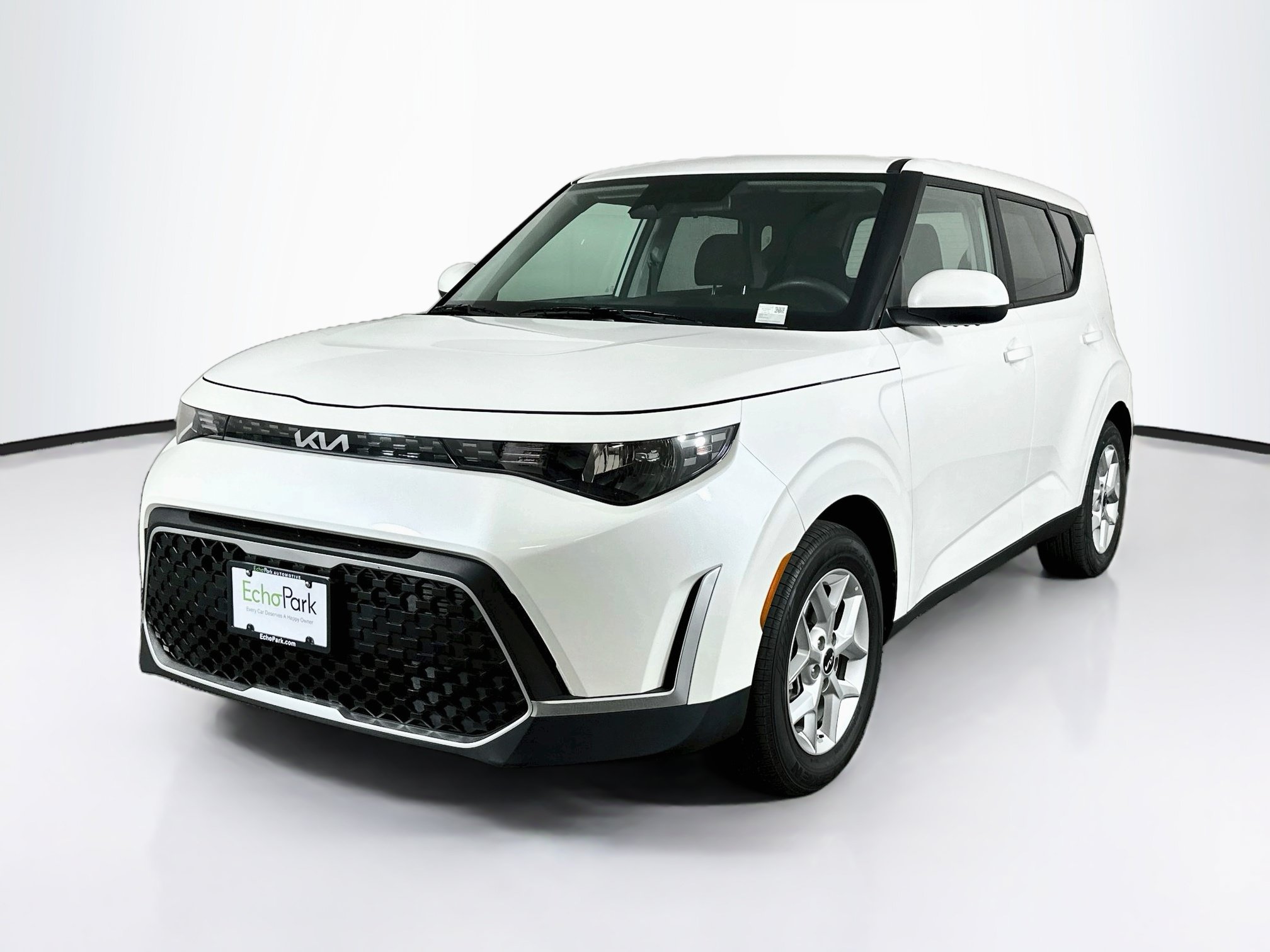 Used 2025 Kia Soul LX w/ LX Technology Package FWD image 3