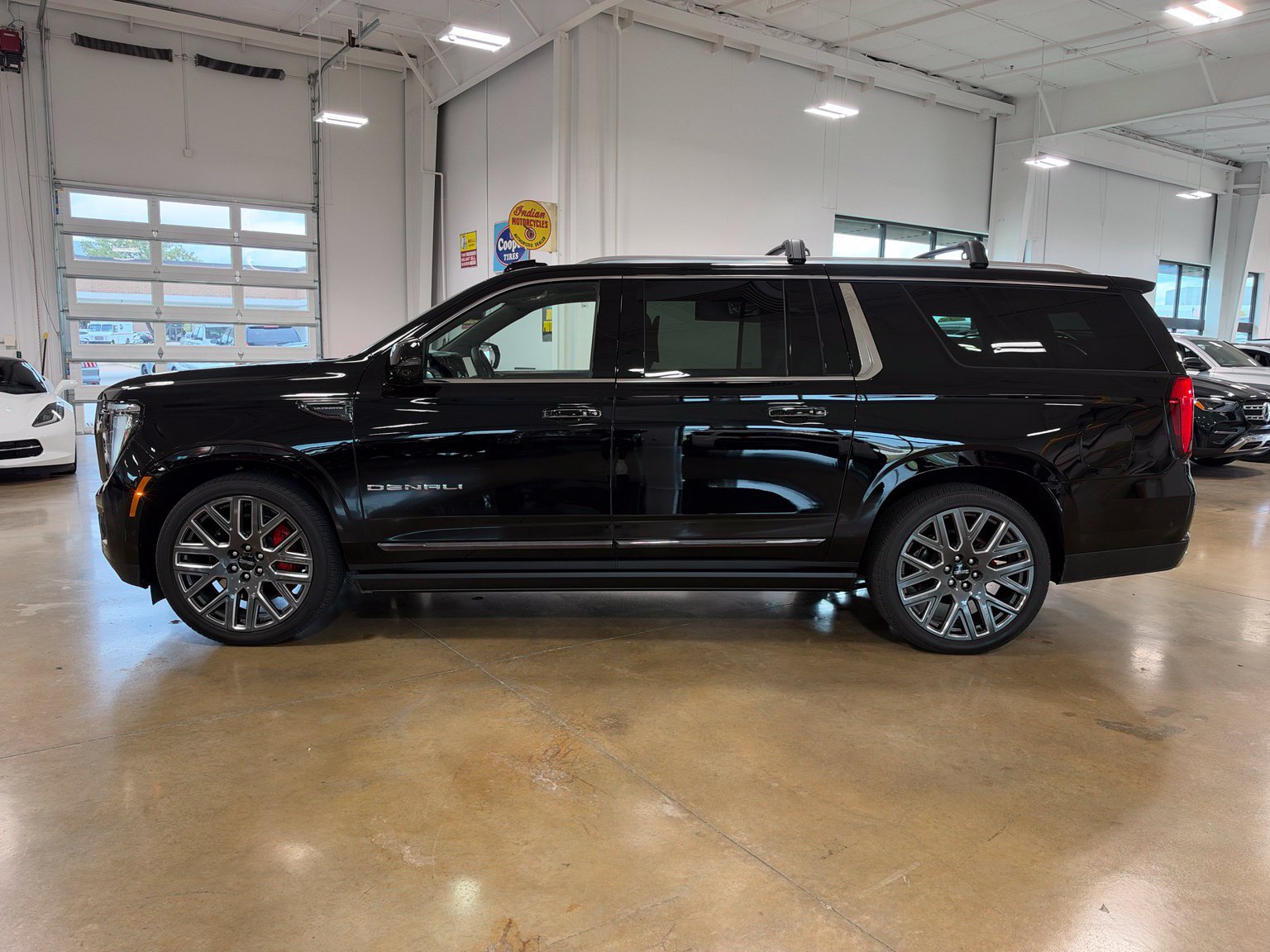 Used 2026 GMC Yukon XL Denali Ultimate w/ LPO, Illumination Package AWD/4WD image 5