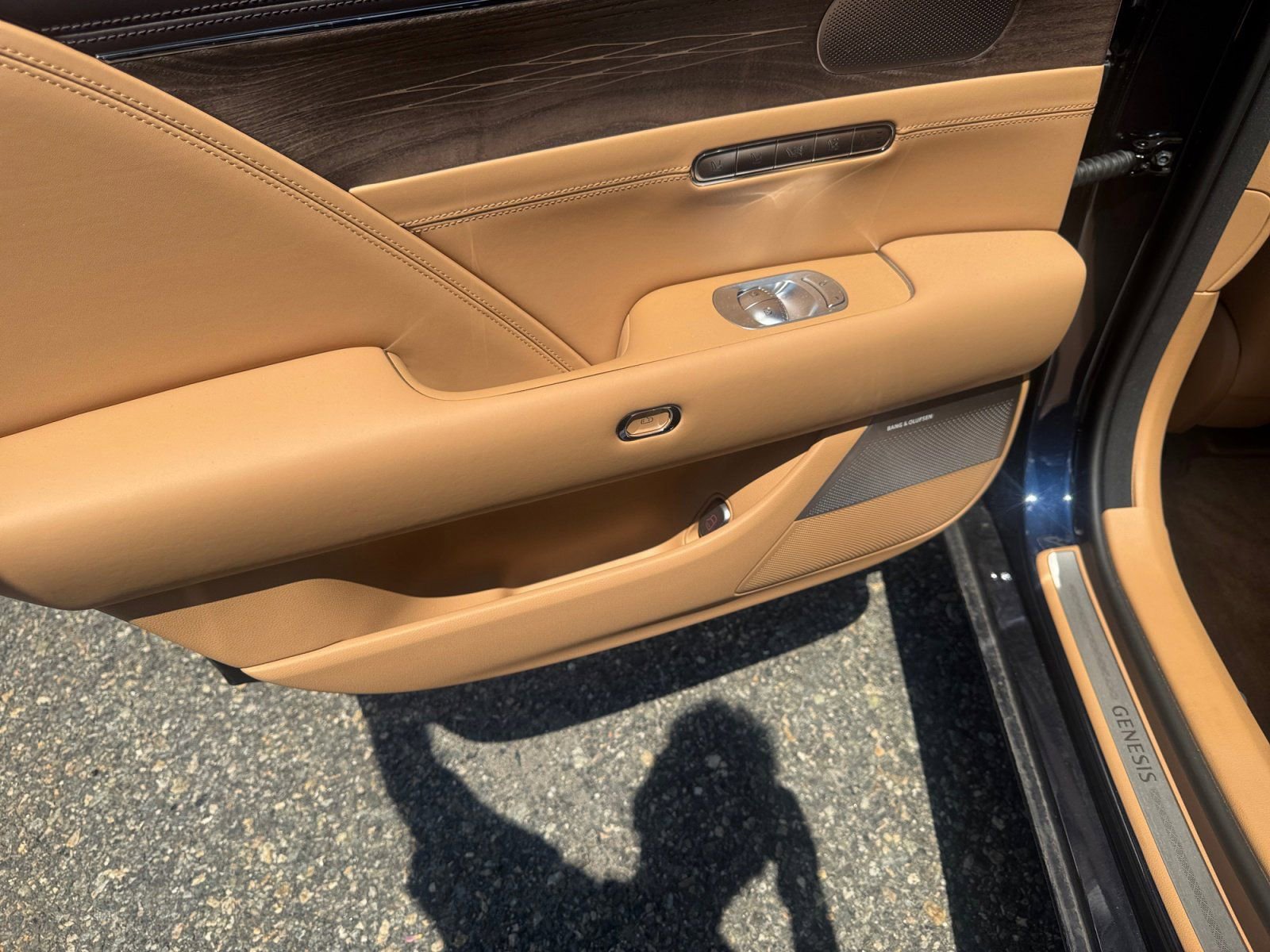 Used 2025 Genesis G90 3.5T AWD/4WD image 18