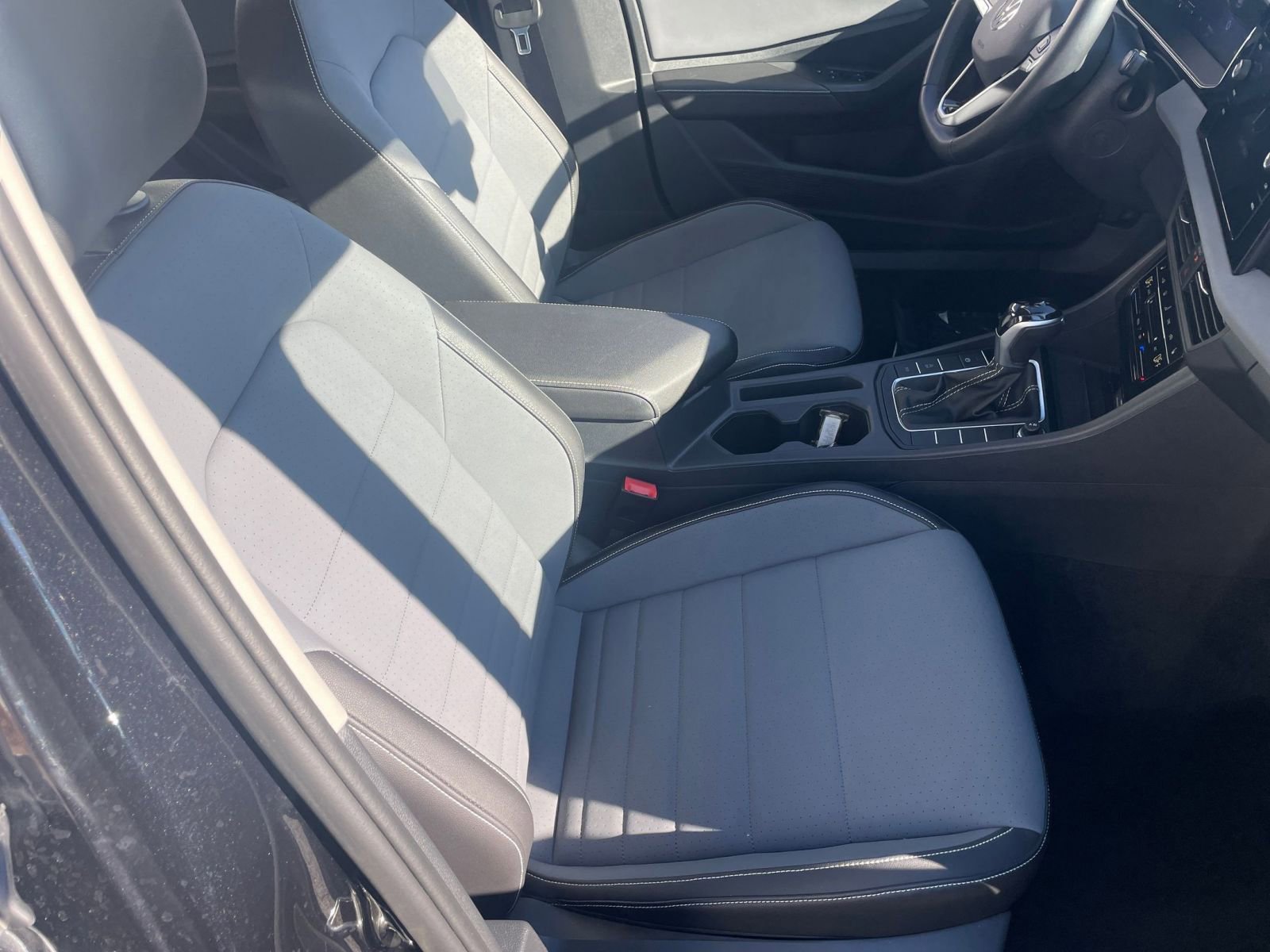 Used 2025 Volkswagen Jetta SE image 37