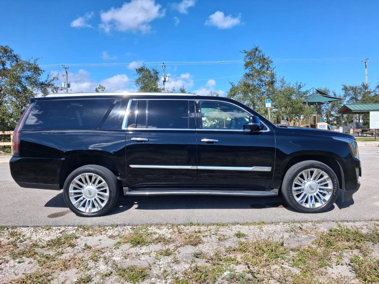 Used 2015 Cadillac Escalade ESV Platinum AWD/4WD image 2