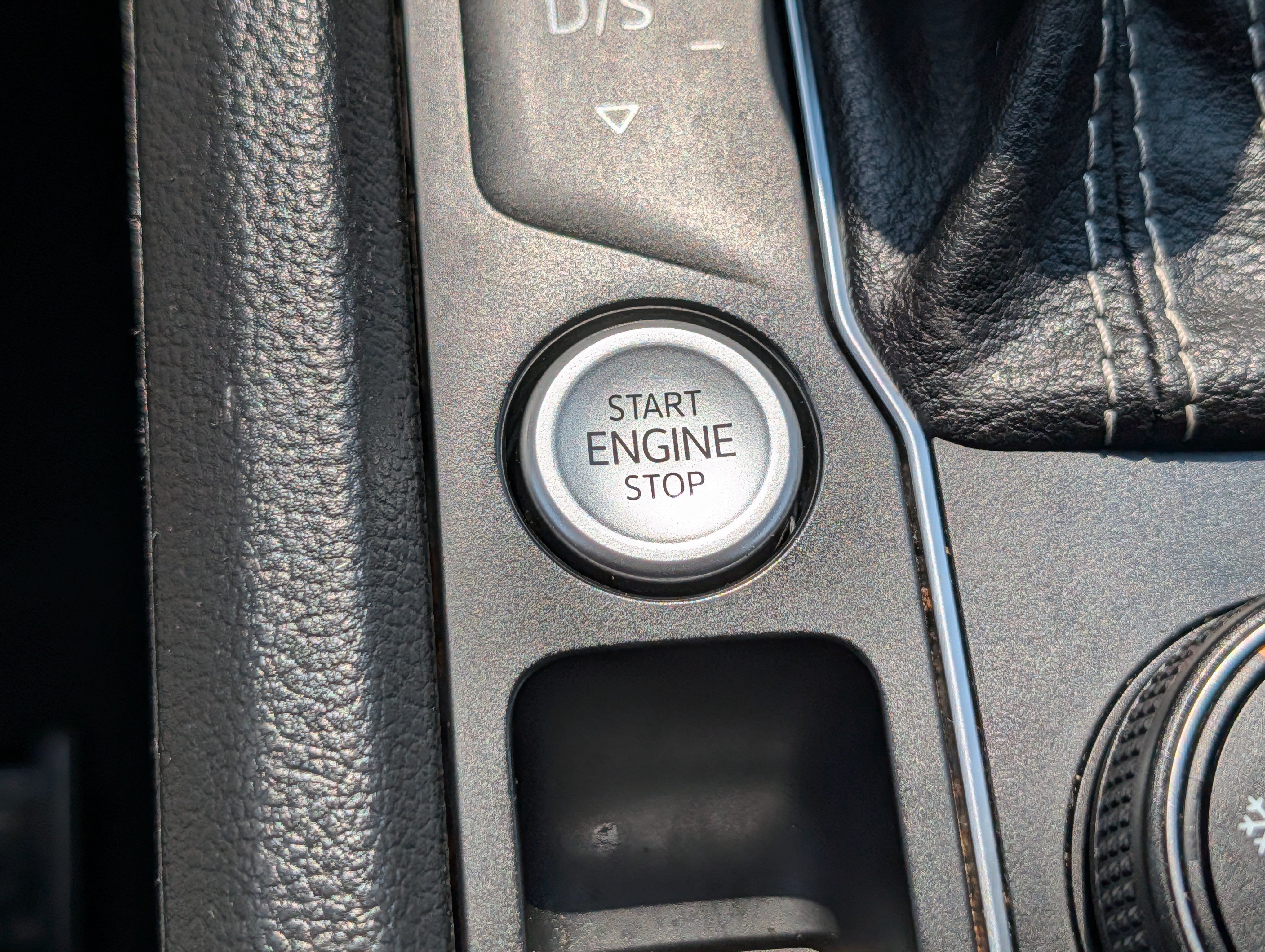 Used 2021 Volkswagen Atlas Cross Sport SEL Premium w/ Cross Sport MDO Package AWD/4WD image 29
