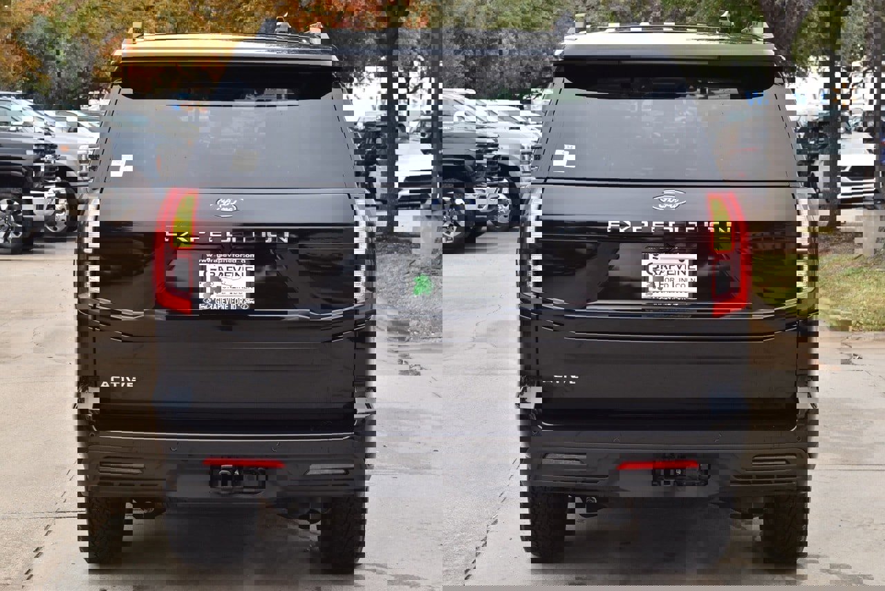 Certified 2025 Ford Expedition Active image 9