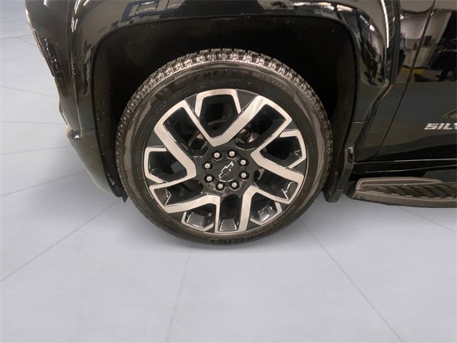 Used 2024 Chevrolet Silverado EV RST image 9