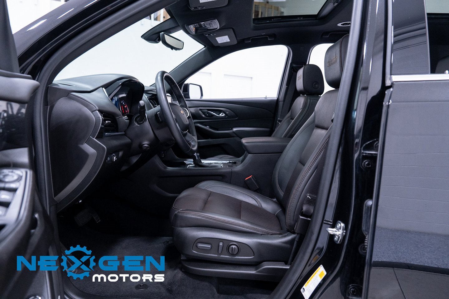 Used 2023 Chevrolet Traverse High Country image 24