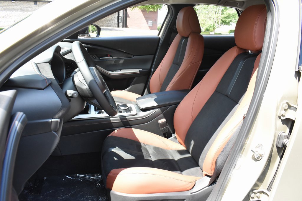 New 2025 MAZDA CX-30 Carbon image 11