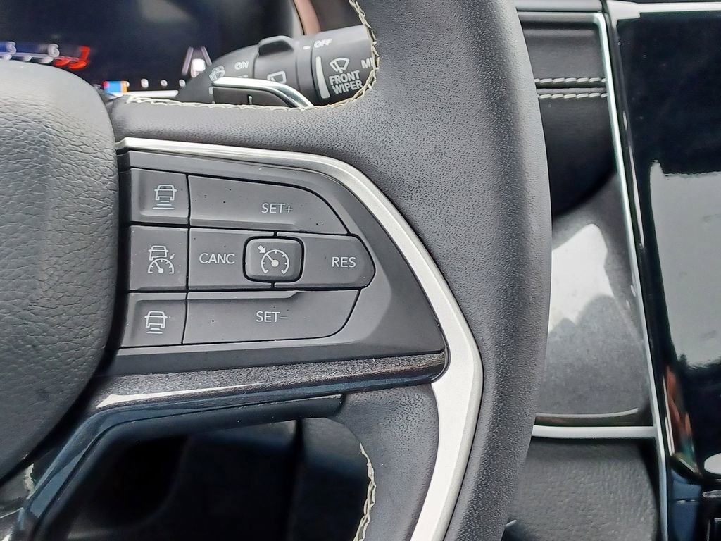 Used 2023 Jeep Grand Cherokee Altitude AWD/4WD image 19