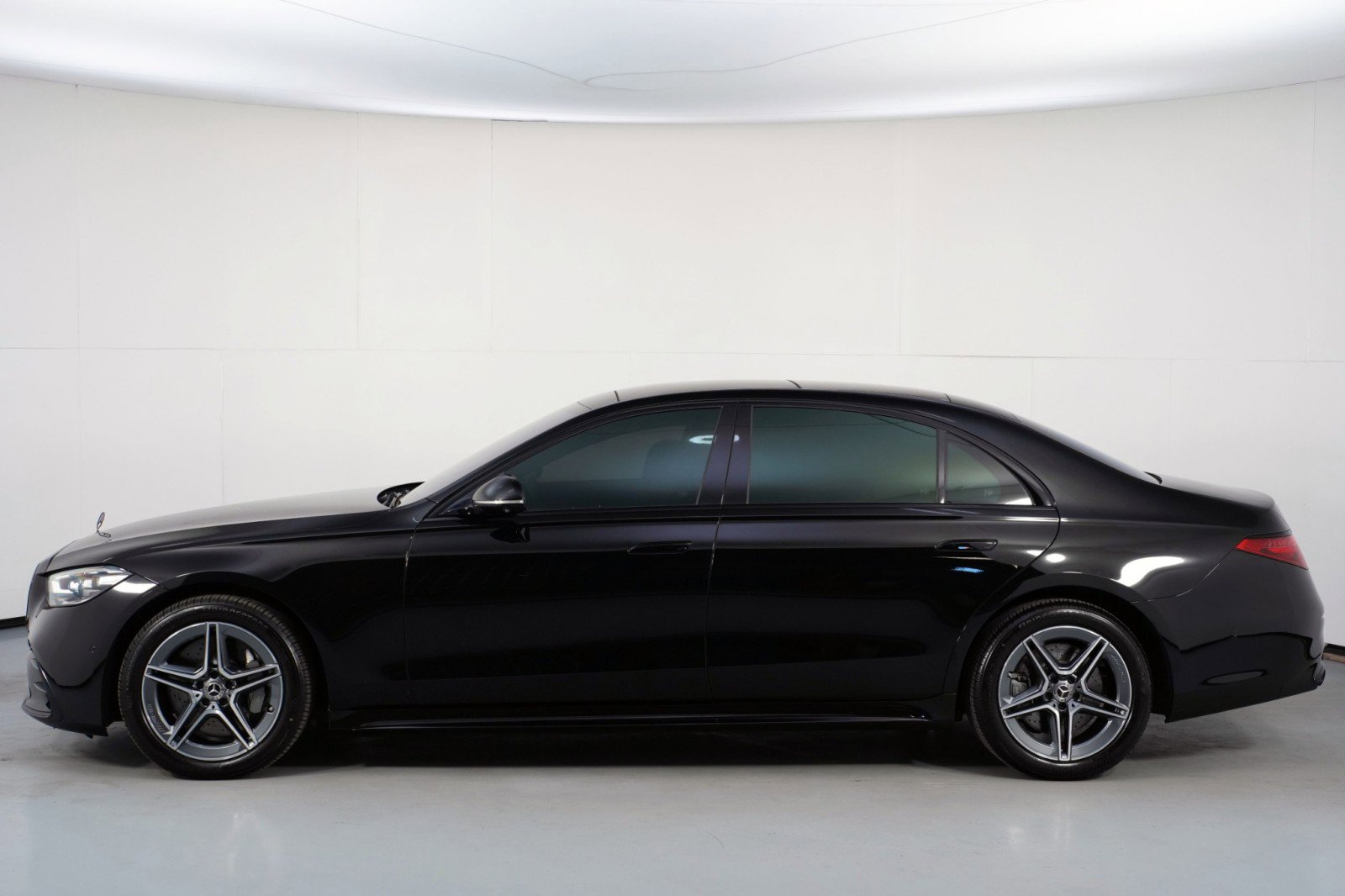 Used 2022 Mercedes-Benz S 500 4MATIC w/ AMG Line Package image 57