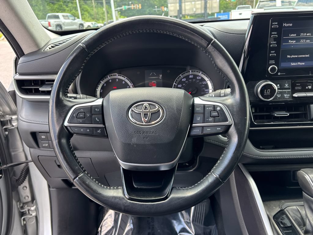 Used 2021 Toyota Highlander LE AWD/4WD image 29