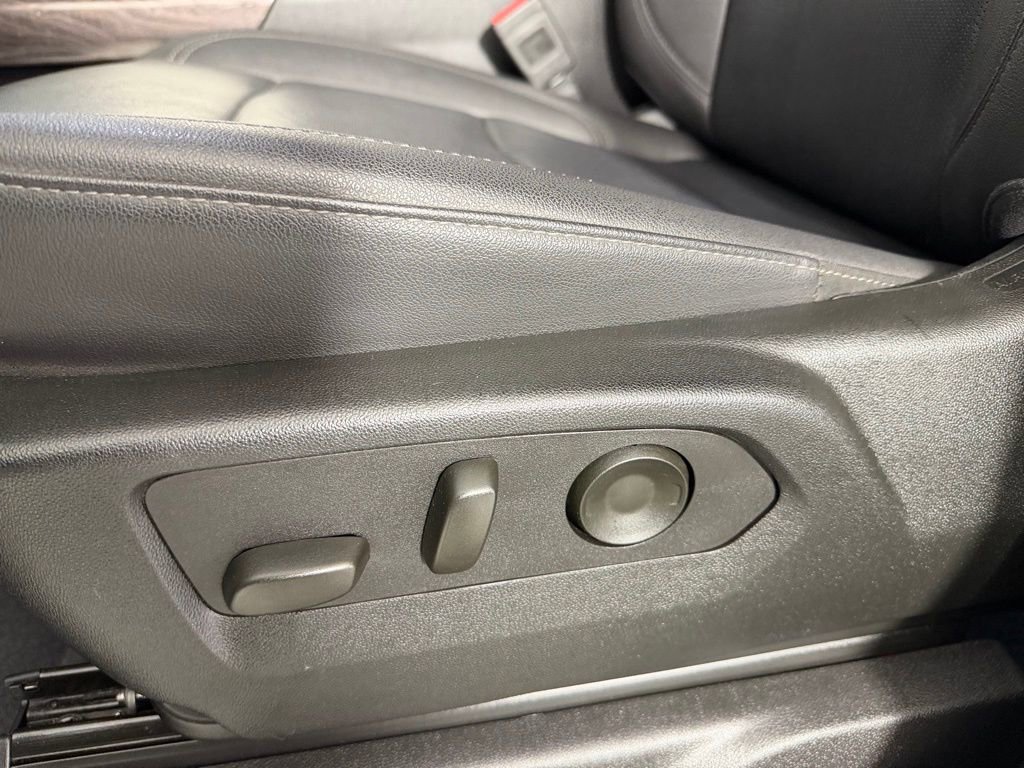 Used 2025 Chevrolet Silverado 2500 LTZ w/ LTZ Convenience Package AWD/4WD image 25