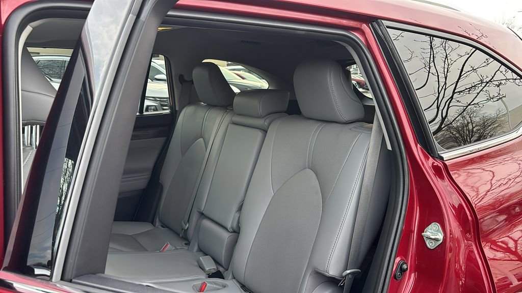 Used 2020 Toyota Highlander Limited image 27