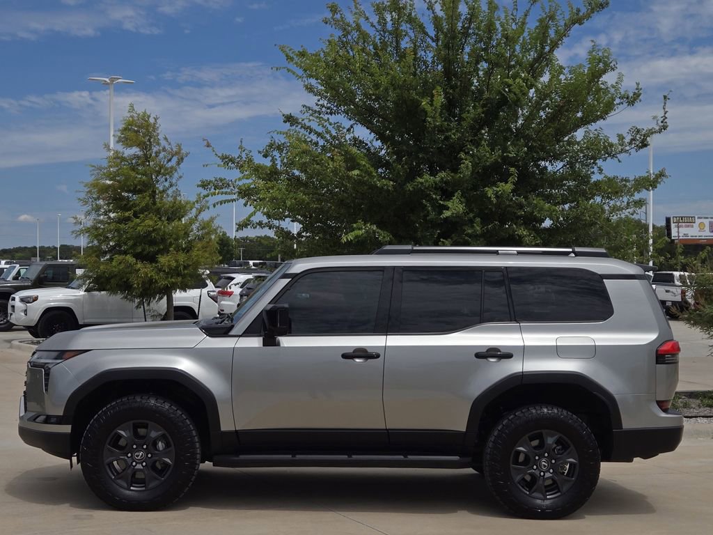 Used 2024 Lexus GX 550 image 4