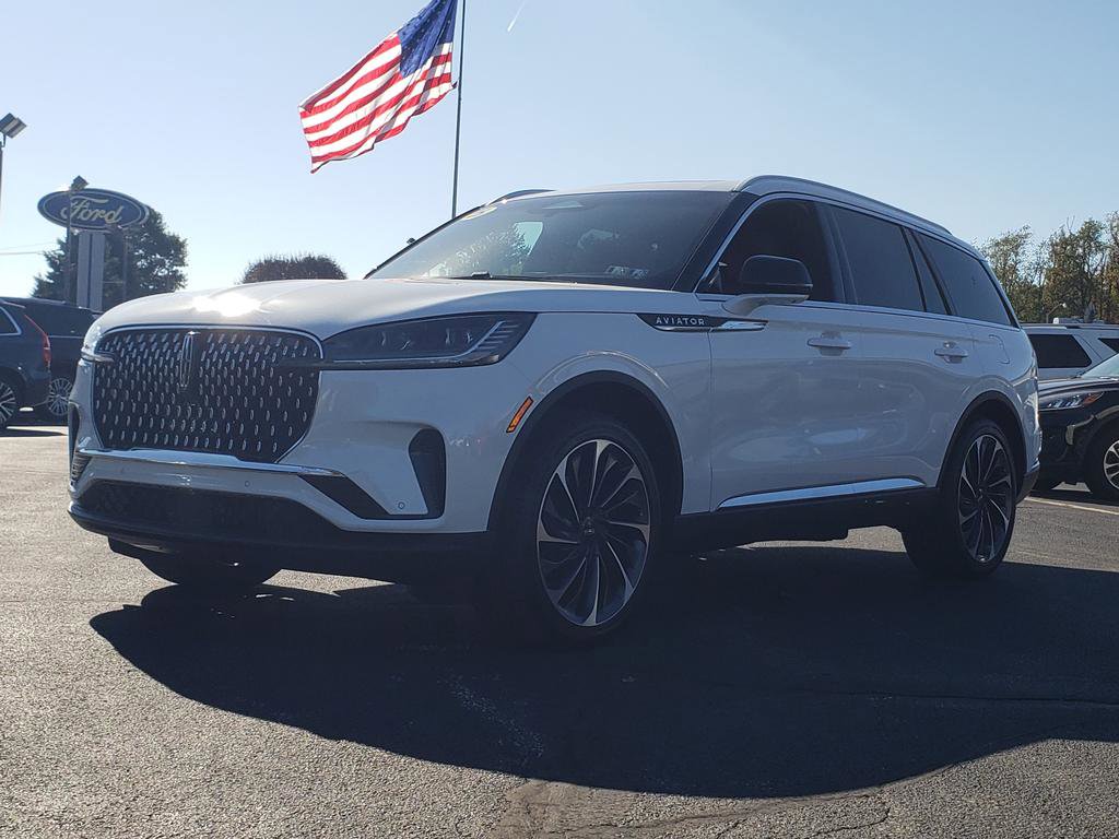 Used 2025 Lincoln Aviator Reserve w/ Equipment Group 201A image 3