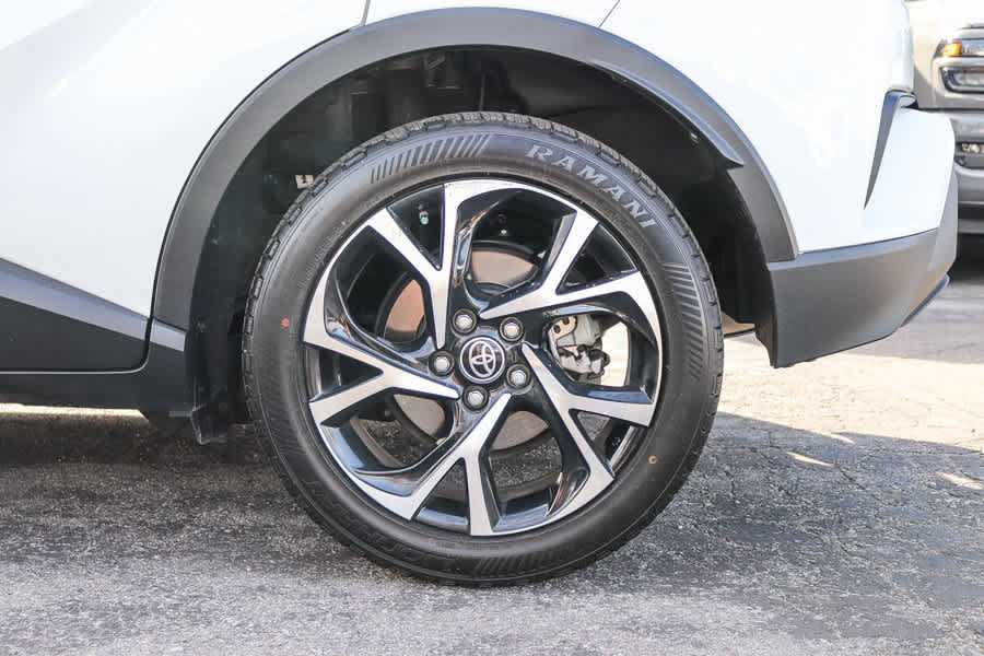 Used 2021 Toyota C-HR XLE FWD image 11
