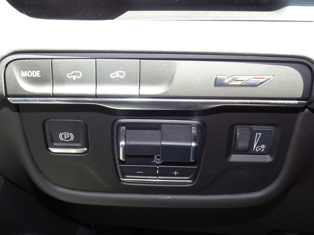 Used 2023 Cadillac Escalade V w/ LPO, ONYX Package AWD/4WD image 25