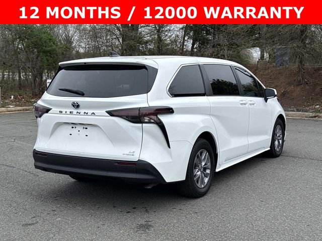 Used 2023 Toyota Sienna LE FWD image 2