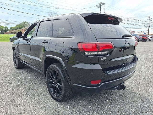 Used 2019 Jeep Grand Cherokee Laredo AWD/4WD image 4