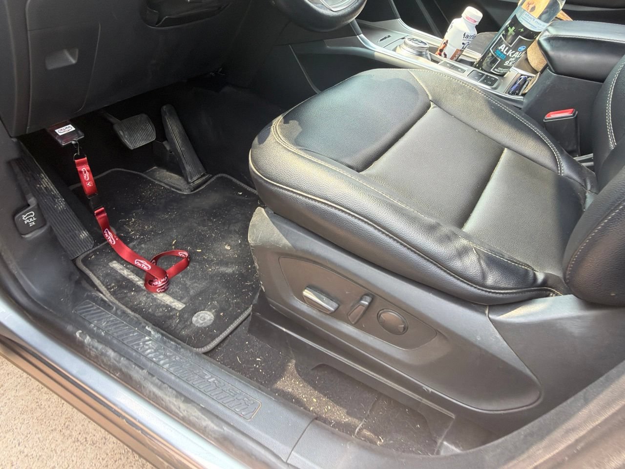 Used 2020 Ford Explorer XLT w/ Equipment Group 202A RWD image 8