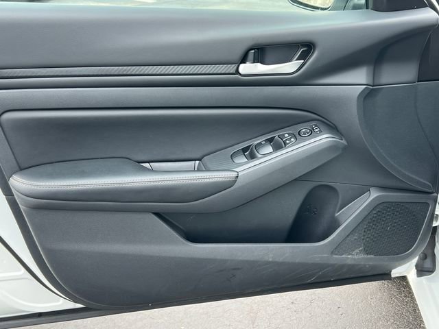 Used 2025 Nissan Altima 2.5 SV FWD image 13