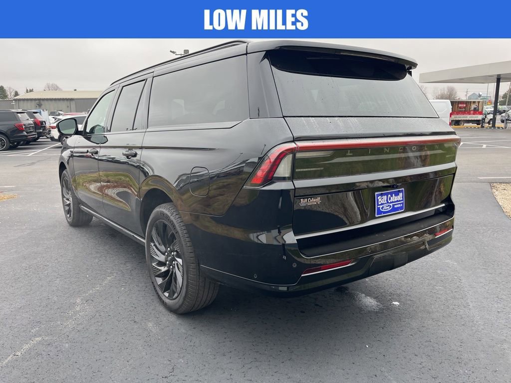 Used 2025 Lincoln Navigator L Reserve w/ Jet Appearance Package image 6