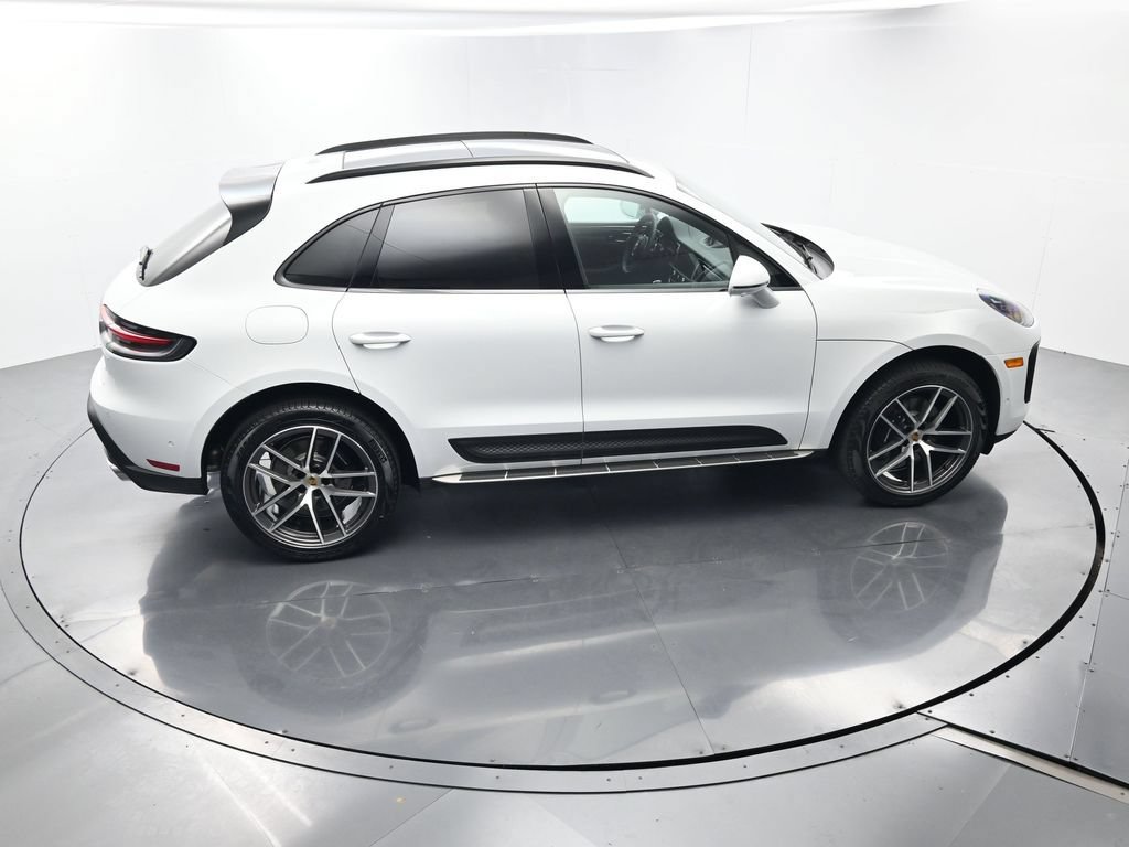 Certified 2025 Porsche Macan Turbo AWD/4WD image 43