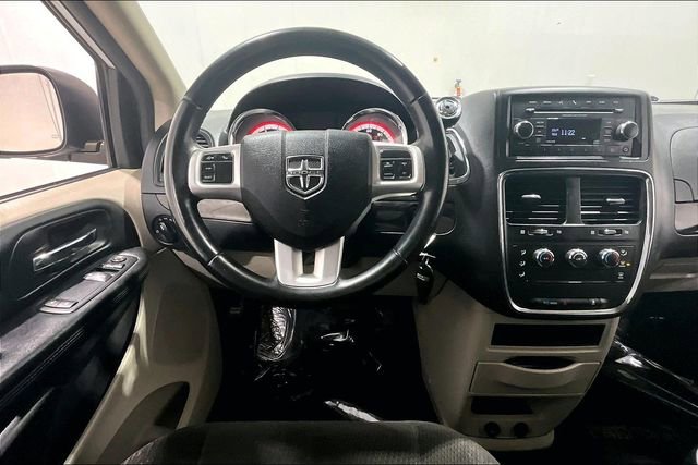 Used 2017 Dodge Grand Caravan SE w/ UConnect Hands-Free Group image 8