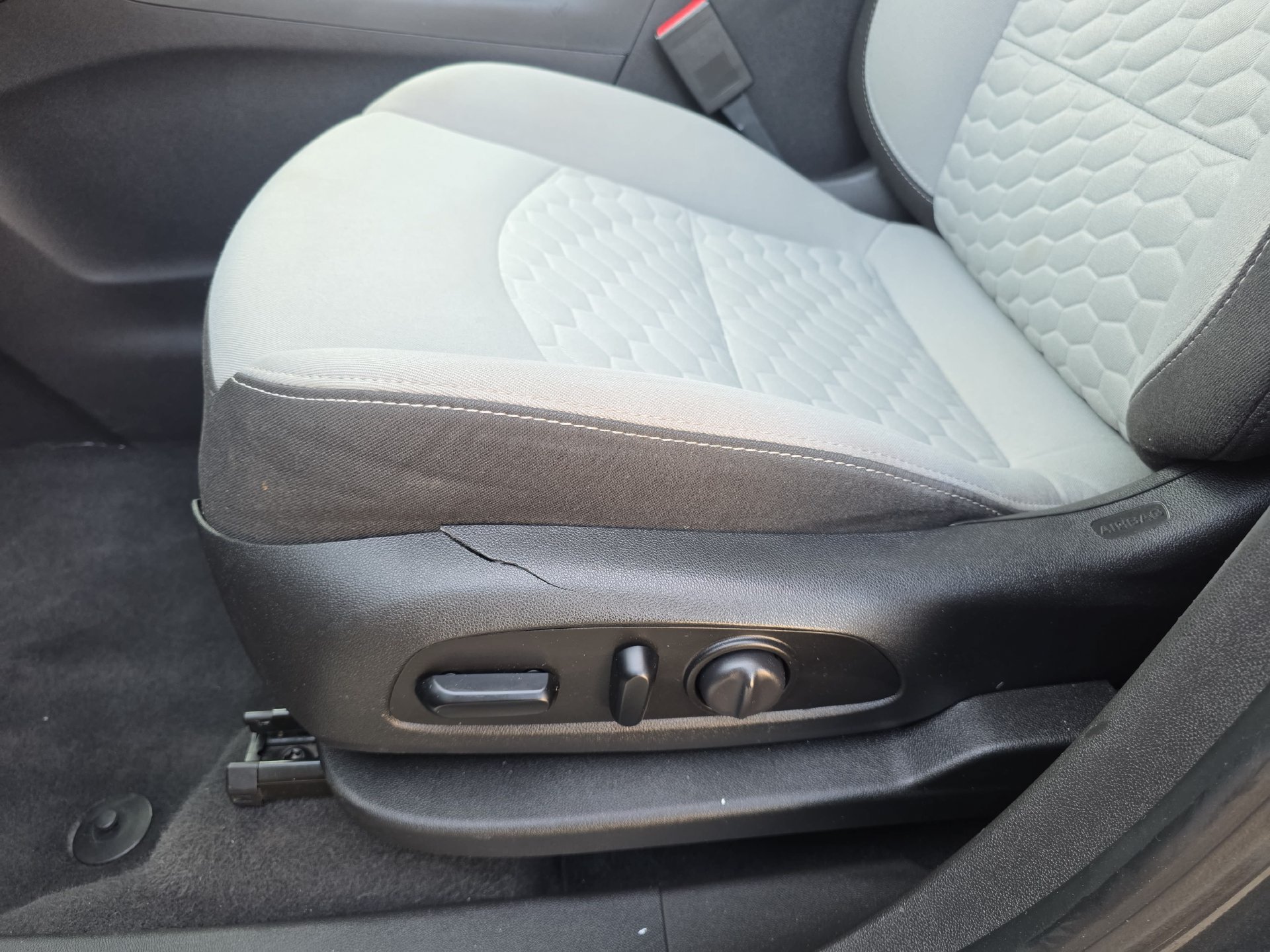 Used 2020 Chevrolet Equinox LS w/ LS Convenience Package FWD image 27