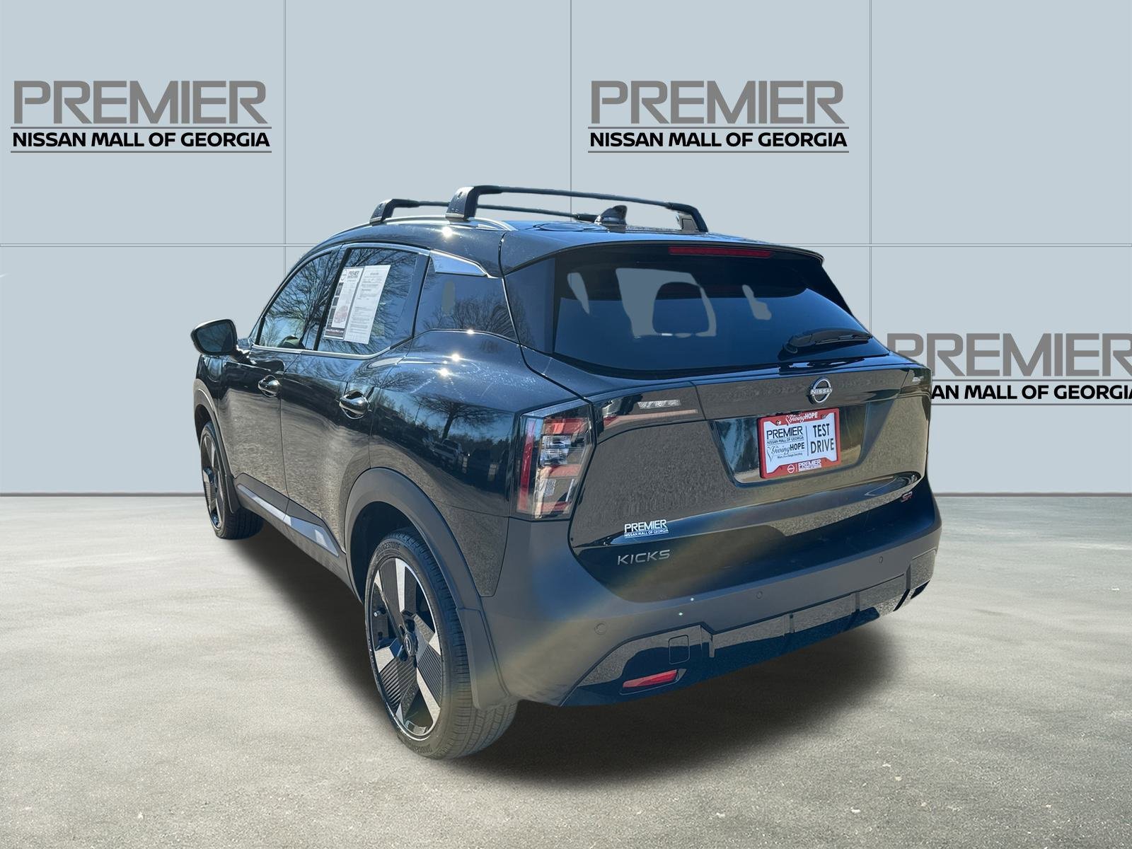 Used 2025 Nissan Kicks SR image 7