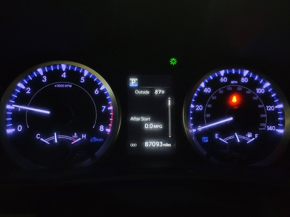 Used 2019 Toyota Highlander LE AWD/4WD image 23