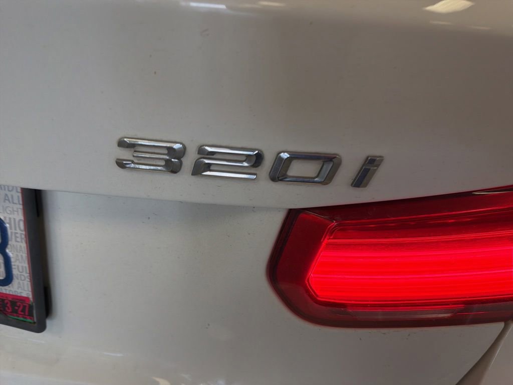 Used 2018 BMW 320i xDrive Sedan AWD/4WD image 6