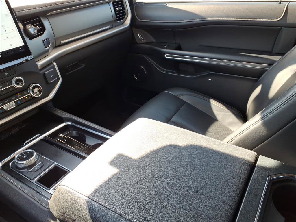 Used 2023 Ford Expedition XLT image 19