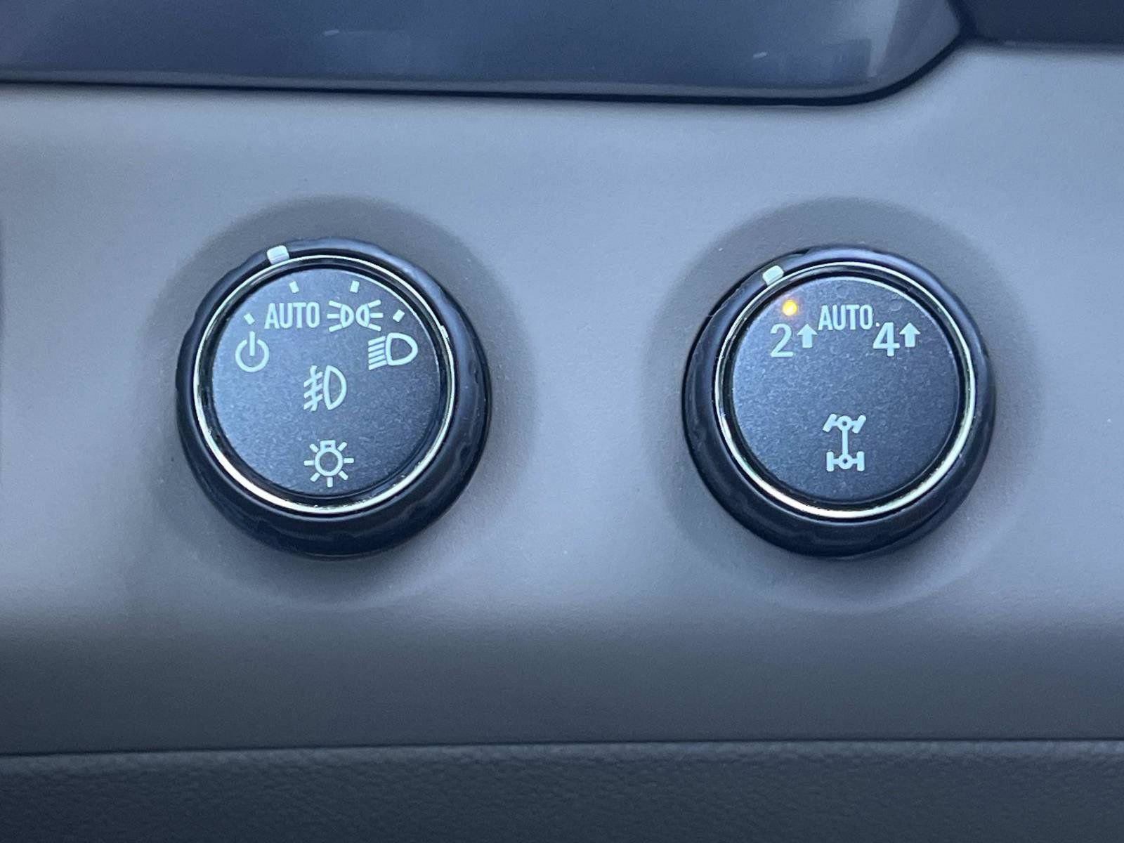 Used 2018 Chevrolet Suburban Premier image 28