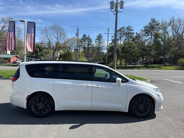 Used 2021 Chrysler Pacifica Touring-L w/ Premium & Safety Sphere Group image 5