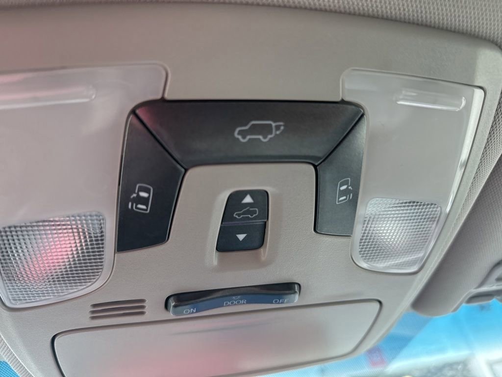 Used 2017 Toyota Sienna XLE image 25