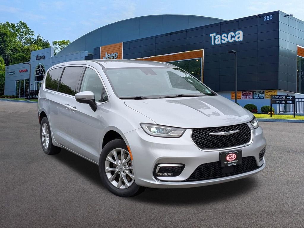 Used 2023 Chrysler Pacifica Touring-L