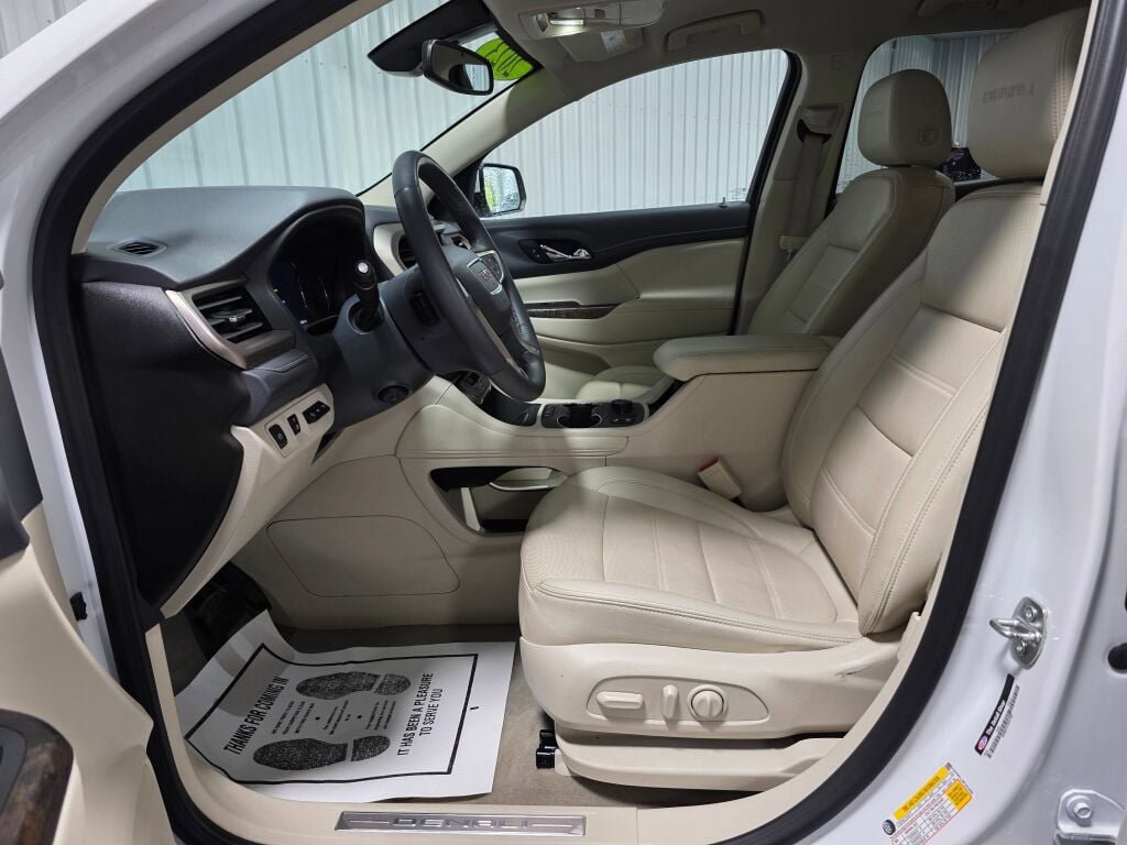 Used 2023 GMC Acadia Denali AWD/4WD image 9